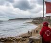 Трагедија во Шпанија: Три момчиња загинаа додека скокале во морето од карпа- прогласена тридневна жалост (ВИДЕО)