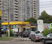 Хаос на дел од бензинските пумпи во Русија, властите го ограничуваат точењето гориво
