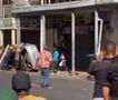 Насилни протести против мигрантите во Јужна Африка- горат продавници и автомобили (ВИДЕО)