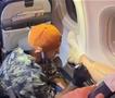 Патници се тетовираат среде лет- милиони се чудат (ВИДЕО)