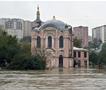 Поплавите во Истанбул не ги поштедија ниту историските објекти- под вода е позната џамија (ВИДЕО)