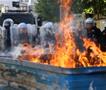 Демонстрантите запалија полицаец во Тирана- летаат молотови коктели, солзавец, пиротехника... (ВИДЕО)