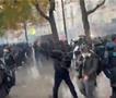 Почна хаосот во Париз: Маскирани демонстранти кршат и ограбуваат (ВИДЕО) 