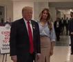 Трамп гласаше на Флорида, па си залепи налепница (ВИДЕО)
