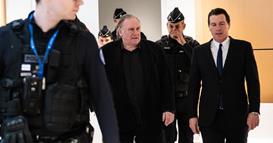 Славен актер обвинет дека претепал познат папарацо фотограф