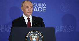 Теоретичарите на заговор: - Дали Путин испратил двојник на состанокот со Трамп?