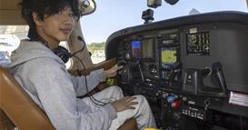 Ослободен инфлуенсерот кој леташе низ светот и заврши во затвор