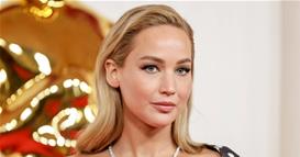 Џенифер Лоренс по шест месеци објави дека родила син 