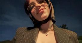 Били Ајлиш не сакајќи кажа колку милиони има на сметката, откако им се нафрли на милијардерите (ВИДЕО)