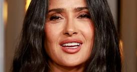 Салма Хајек се појави со сопругот, сите гледаат во нејзиното длабоко деколте (ФОТО)