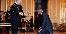 Дејвид Бекам од денеска е Сер Дејвид Бекам (ФОТО)