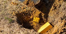 Француз правел базен во дворот, кога нашол златни прачки, вредни 700.000 евра