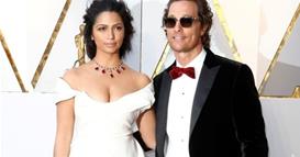 Сопругата на Метју Меконахи објави снимка од него за да покаже како изгледа без маица (ФОТО)