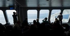 Хаос на траект: Екипажот направил грешка, децата врескаат