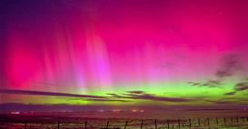 Поларна светлина на небото над северна Белгија и Холандија 