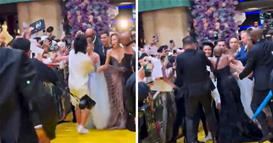 Хаос на црвениот тепих: Нападната Аријана Гранде, колешките ја спасуваат (ВИДЕО)