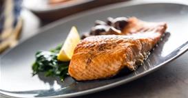 Печен лосос во меден сос