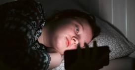 Алармантно: Над 40 проценти од тинејџерите бараат совети од вештачка интелигенција кога се осамени и тажни 