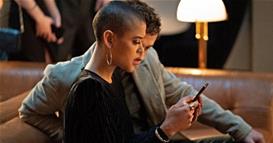 Дваесет и пет знаци кои покажуваат дека е заљубен во вас и 7 дека не е