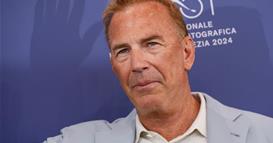 Кевин Костнер ќе го глуми Бил Клинтон во новата серија- познати се деталите 