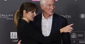 Ричард Гир „до уши“ е заљубен во својата 34 години помлада сопруга- поради неа се пресели во Шпанија