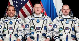 „Сојуз“ со двајца Руси и еден Американец пристигна во вселенската станица- се расипа лансирната рампа во Бајконур (ВИДЕО)