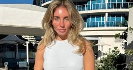 Порно актерката Бони Блу ќе биде депортирана од Бали, ќе ја стават на црна листа поради „секси автобус“ 