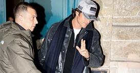 Миленикот на генерацијата „Зед“ се судри со фотограф во Париз: Ми го отежнуваш животот (ВИДЕО)