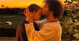 Бени Бланко ја изненади Селена Гомез со голема новогодишна елка (ВИДЕО)