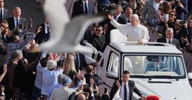 Папата Лав го доби најсофистицираниот „Папамобил“ досега