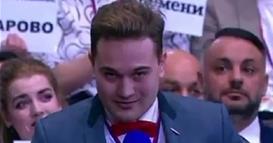 Русин запроси девојка среде маратонскиот прес на Путин (ВИДЕО)