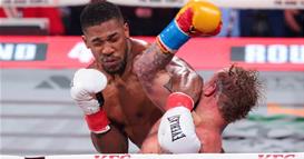 Видео: Џошуа го нокаутира Пол и го испрати во болница