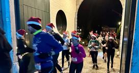 Хуманитарна „трка на Дедо Мразовци“ во белгискиот град Хаселт