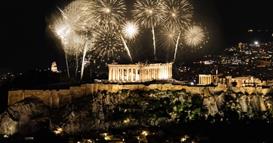 Видео: Со огномет и шоу со дронови Атина ја дочека новата година