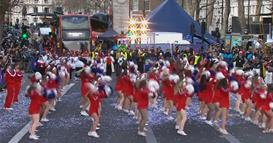 Илјадници луѓе излегоа на улиците на Лондон за шарената новогодишна парада