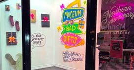 Музеј на лоши подароци отворен во Канада: Лошото за еден- вредно за друг