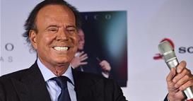 Хулио Иглесијас обвинет за сексуален напад врз две жени