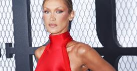 Бела Хадид во интересен фустан без градник- сите гледаа во неа на премиерата  (ФОТО)