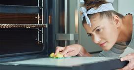  Маснотијата од рерната исчезнува преку ноќ, и тоа без триење, само со една намирница што ја имаме во кујната