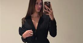 Фото: Хајли прошета по црвениот тепих во проѕирен фустан и предизвика хаос