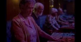 Видео: 83-годишник глумел во спот на Тејлор Свифт без да знае која е таа