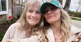 Фото: Ќерката на Мајкл Џексон објави ретки фотографии со нејзината мајка, не биле во контакт со години