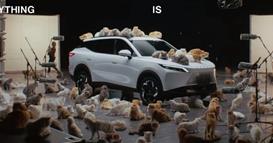 Кинескиот бренд „Омода“ со помош на мачки го претстави новиот модел (ВИДЕО)