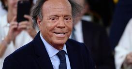 Отфрлена тужбата против Хулио Иглесијас, пејачот ги тужи новинарите