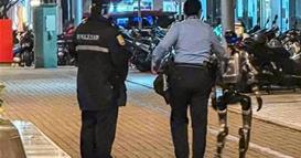 Полицијата уапси робот- нападнал жена на улица (ВИДЕО)