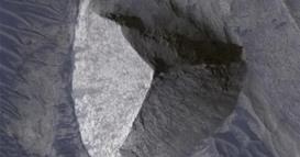 Необична структура е снимена на Марс, многумина тврдат дека изгледа како пирамида (ВИДЕО)