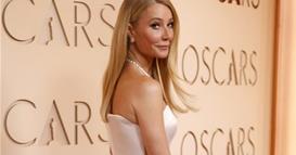 Гвинет Палтроу на Оскарите: Не можев да одам во тоалет, мораа да ме „зашијат“ во фустанот (ВИДЕО)