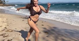 Фото: Кели Брук со фотки ги „запали“ социјалните мрежи