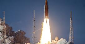 НАСА ја лансираше „Артемис 2“ – четворица астронаути заминаа на мисија околу Месечината по половина век