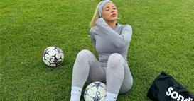 Најатрактивната фудбалерка ги запали мрежите со снимки во минијатурно бикини (ФОТО)